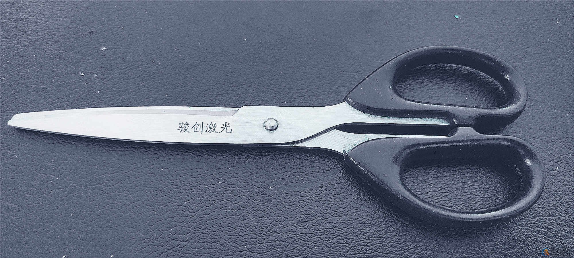光纖激光打標機在金屬材質(zhì)上打黑教程(圖3) 光纖激光打標機在金屬材質(zhì)上打黑教程(圖3)